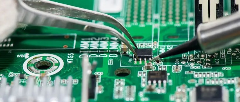 <p>Servicios de microsoldadura avanzada, para solucionar problemas en los circuitos electrónicos de la placa base de tus dispositivos móviles.</p>
